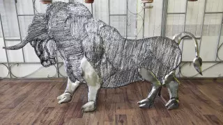 Сварщик из Рудного сделал 30-килограммовую фигуру быка из отходов