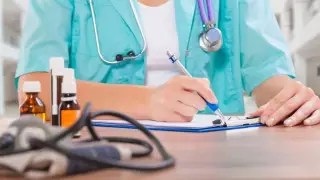 "Лицо окаменело, а глаза покраснели". Врач отказалась обслуживать омоновца в Беларуси