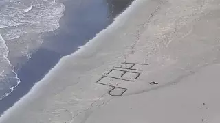 Раненого серфера спасли благодаря надписи на песке