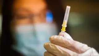 Главный санврач и вице-министр получили вторую дозу вакцины "Спутник V"