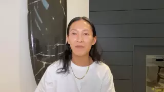 Известного кутюрье снова обвинили в домогательствах