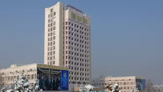 "Тістегеннің аузында". Депутат ҚазҰУ-дағы "жер сату" мәселесін көтерді