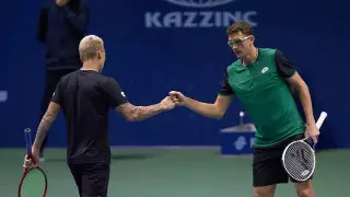 Казахско-узбекская пара теннисистов за 49 минут победила канадцев и вышла в 1/2