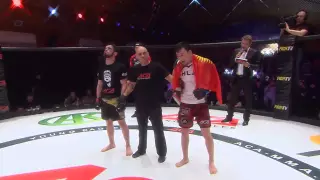 Чеченский боец отказался поднять руку и вынудил судей отдать победу сопернику из Кыргызстана