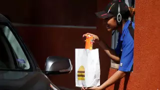 McDonald's обвинили в шпионаже за сотрудниками