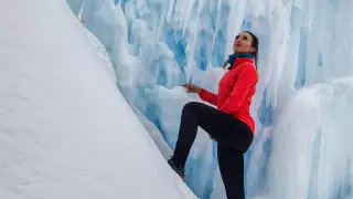 "Фото не передают всей красоты". В горах Алматы нашли необычные ледяные башни