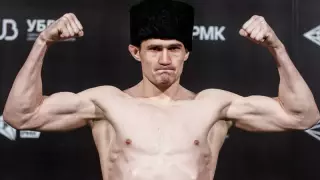 Казахстанец проиграл скандально известному дагестанцу в бою-реванше
