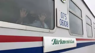 Этнические казахи прибыли спецпоездом из Туркменистана в Казахстан