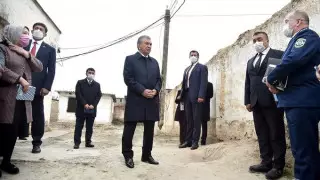 Глава области поселился в контейнере после жесткой критики президента Узбекистана