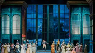 Столичные театры провели специальные показы для педагогов, медиков и стражей порядка