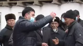 Жители села в Алматинской области купили новый дом оставшейся на улице семье