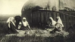 "Анасы бар адамдар ешқашан қартаймайды". Әйел туралы үздік әндердің шығу тарихы