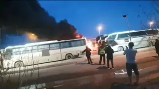 5 пассажирских автобусов сгорели на месторождении Тенгиз