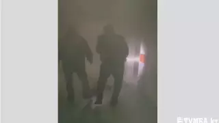 Взрыв и паника: полицейские эвакуировали людей и тушили пожар в актауской больнице