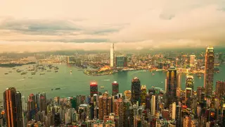 200 сотрудников госслужбы собираются уволить в Гонконге