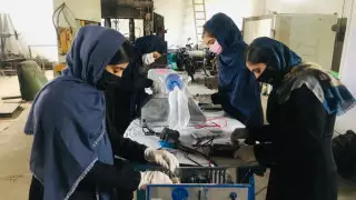 Афганским школьницам запретили петь на публичных мероприятиях - СМИ