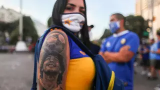 "Он не умер, его убили!": фанаты Марадоны вышли на улицы Буэнос-Айреса