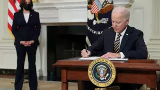 Байден подписал закон о поддержке экономики на 1,9 триллиона долларов