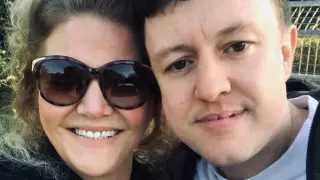 Женщина случайно добавила в друзья незнакомца на Facebook и нашла свою любовь