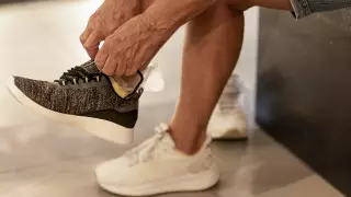 Apple работает над проектом умной обуви