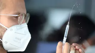 Гибралтар первым в мире завершил вакцинацию от коронавируса