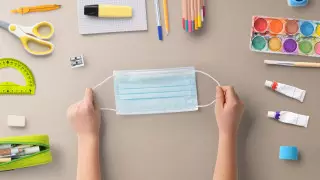 Кому из школьников можно не носить маски, рассказали в Минздраве