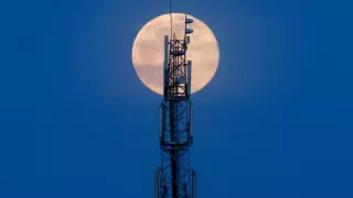 Первое в этом году весеннее суперлуние сняли на видео