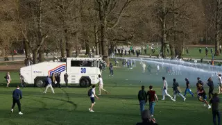 Первоапрельскую вечеринку разогнали водометами в Бельгии