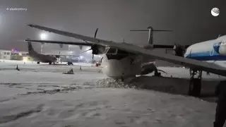 Видео с места столкновения двух самолетов в аэропорту попало в Сеть