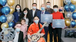 Победителей конкурса "Достойный гражданин Казахстана" наградили квартирами