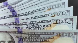 Официальный курс доллара вырос почти на 2 тенге