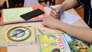 Когда дети вернутся в школы, ответил глава МОН