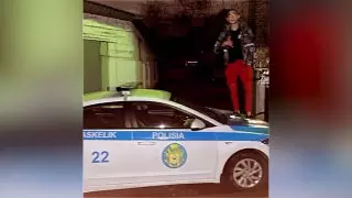 Алматинца наказали за фото на капоте полицейской машины