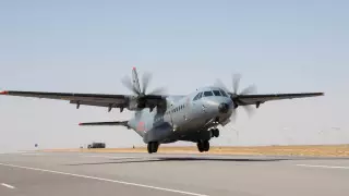 Военные самолеты сели на трассу: в Минобороны рассказали подробности