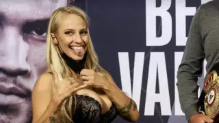 Девушка-боксер пришла на взвешивание в белье и "сломала Интернет"