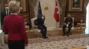 Отставки главы Евросовета потребовали после скандала с креслами в Анкаре