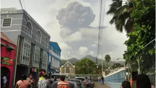 Извержение вулкана на Карибах: эвакуируют только вакцинированных - СМИ