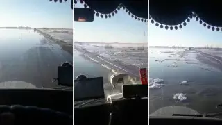 Талая вода смыла мост и затопила дороги в Костанайской области