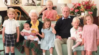 Королевская семья опубликовала новые фотографии принца Филиппа