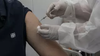 16 казахстанцев заразились коронавирусом после вакцинации - Минздрав