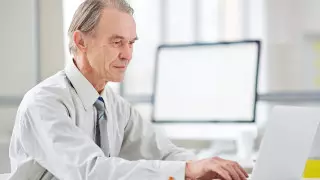 В Казахстане планируют доплачивать за работников предпенсионного возраста