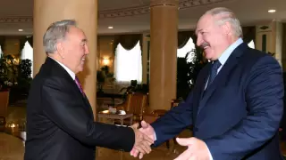 Лукашенко пригласил Назарбаева посетить Беларусь