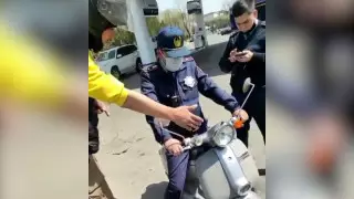 Мопед отобрали у курьера в Алматы: в полиции назвали причину