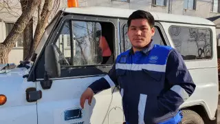 Самый сильный житель Жайрема поднял быка