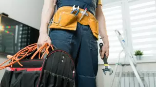 Рабочий выпал из окна акимата и разбился насмерть в Караганде