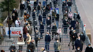 Франция намерена смягчить карантин в мае