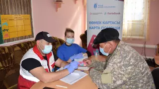 Красный Полумесяц и Фонд Булата Утемуратова помогли пострадавшим от паводков