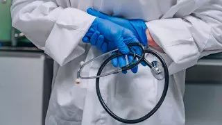 Мужчина 15 лет не ходил на работу и получал зарплату в Италии