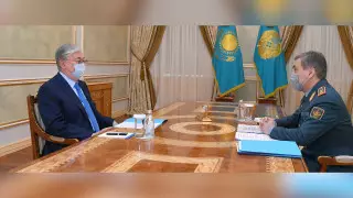 Токаев обсудил с министром обороны подготовку к Дню Победы