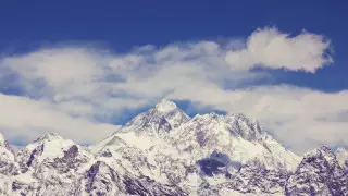 Коронавирус выявили у альпиниста на Эвересте